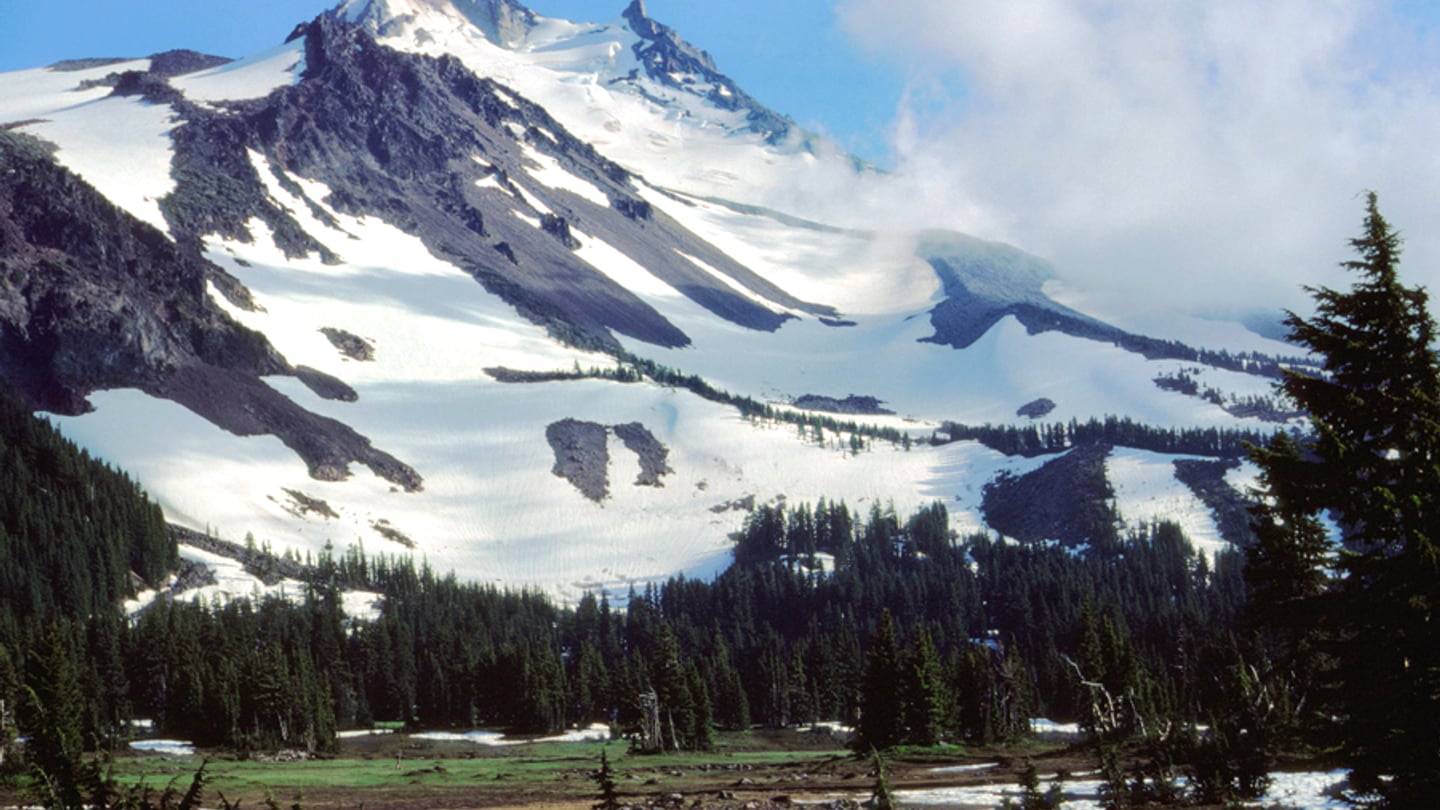 Mount Jefferson (OR) summit landscape